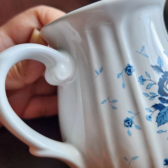 Ceramic white with blue roses cup - Picture 4 of 14